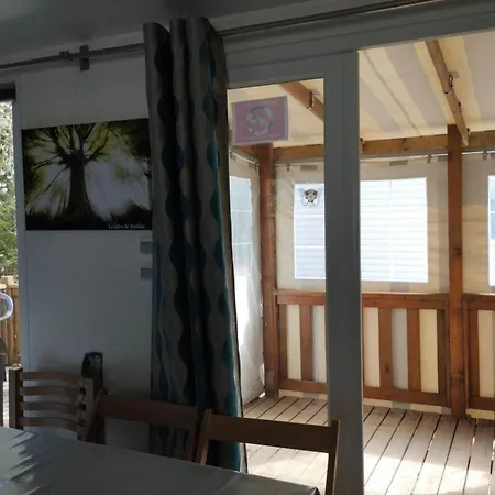 Camping Le Val Aux Fees - Broceliande Concoret Extérieur photo