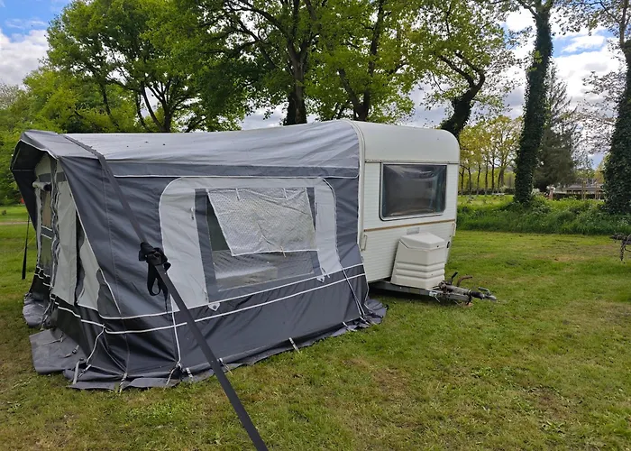 Camping Le Val Aux Fees - Broceliande