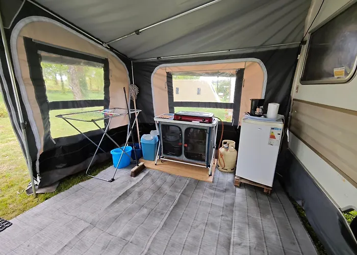 Camping Le Val Aux Fees - Broceliande